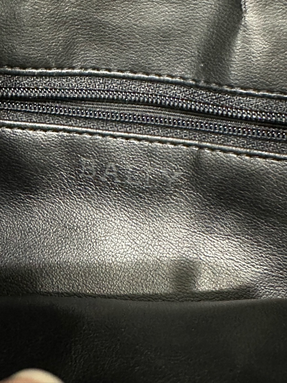 Vintage Bally Black Woven Lambskin Bucket Bag | Mid-1980s | Braided Chain Strap - Picture 15 of 15